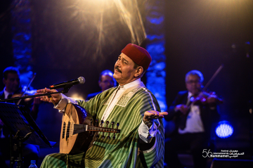 Le grand Lotfi Bouchnak sur la scène du festival International de Hammamet  .