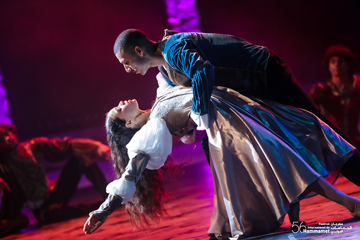Le spectacle chorégraphique « Roméo et Juliette », du Pôle ballet et arts chorégraphiques, du Théâtre de l’Opéra de Tunis, sur la scène du Festival International de Hammamet.