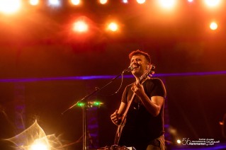 Hamza Namira fait danser le public du Festival International de Hammamet sur une musique égyptienne, tunisienne, folklorique et pop. 