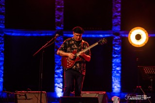 Le compositeur et producteur américain, la légende vivante, Kurt Rosenwinkel sur la scène du Festival International de Hammamet.