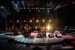 « Mahmoud, Marcel et Moi » de Marcel Khalifé et Bachar Mar-Khalifé (Liban) sur la scène du Festival International de Hammamet.