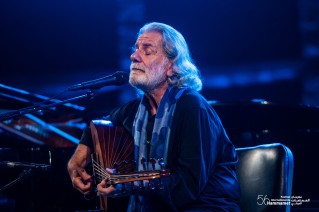 « Mahmoud, Marcel et Moi » de Marcel Khalifé et Bachar Mar-Khalifé (Liban) sur la scène du Festival International de Hammamet.